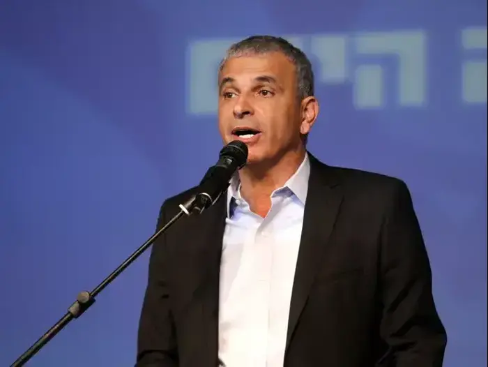 משה כחלון נואם לאחר תוצאות המדגם במטה כולנו בתל אביב, מרץ 2015 (יוסי ציפקיס) משה כחלון נואם לאחר תוצאות המדגם במטה כולנו בתל אביב, מרץ 2015 (יוסי ציפקיס)