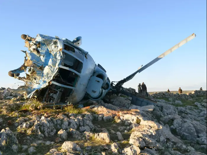 מסוק של צבא סוריה שהתרסק בצפון-מערב המדינה, 22 במרץ 2015 (רויטרס) מסוק של צבא סוריה שהתרסק בצפון-מערב המדינה, 22 במרץ 2015 (רויטרס)