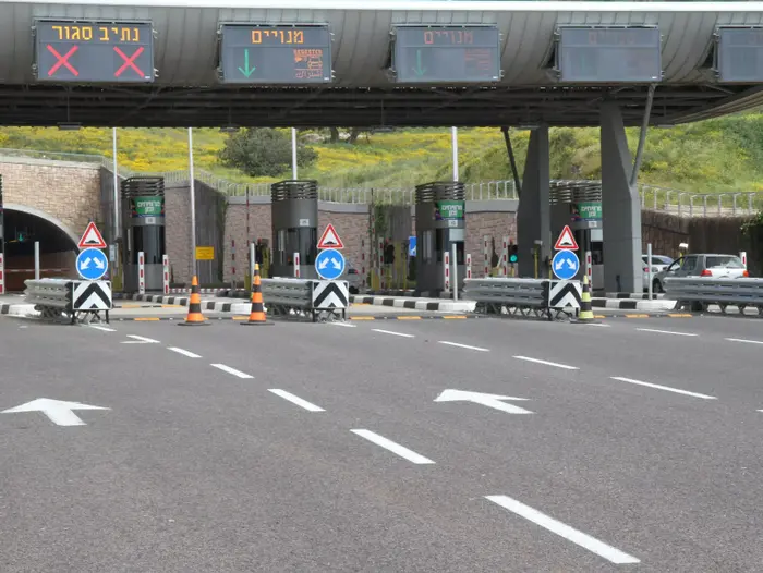 מחאת יוקר המחירים במנהרות הכרמל, מנהרות הכרמל. מרץ 2015 (שלומי גבאי) מחאת יוקר המחירים במנהרות הכרמל, מנהרות הכרמל. מרץ 2015 (שלומי גבאי)