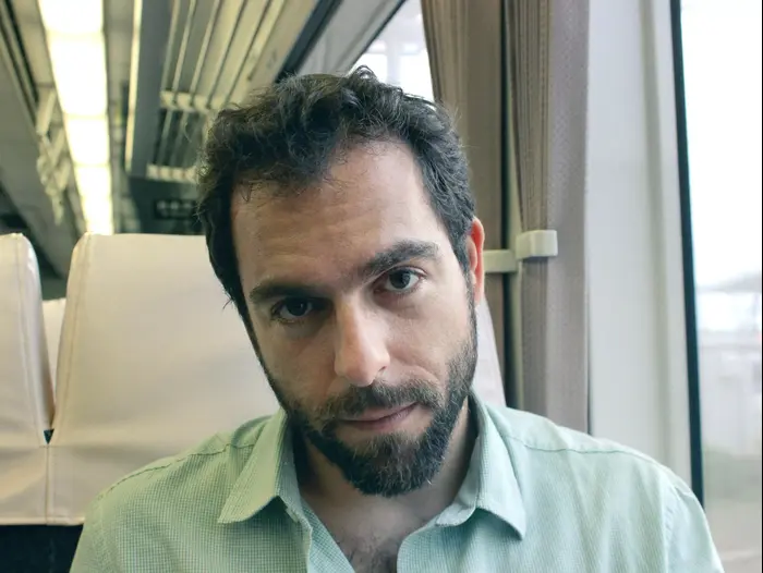 זקן ספוג דם, דניאל גלרה (יח"צ , Taís Cardoso)