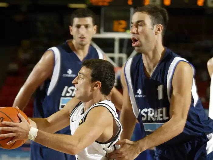 מאיר טפירו במדי נבחרת ישראל (GettyImages) מאיר טפירו במדי נבחרת ישראל (GettyImages)