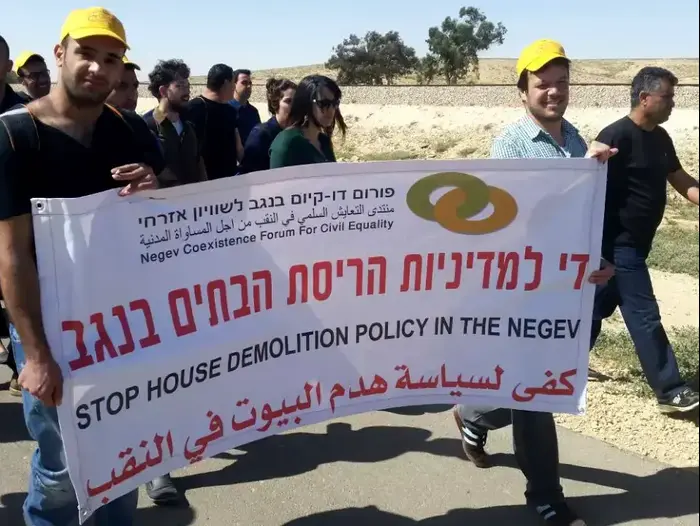 צעדה של הפזורה הבדואית שיצאה מאיזה כפר ליד באר שבע, מרץ 2015 (שי מכלוף) צעדה של הפזורה הבדואית שיצאה מאיזה כפר ליד באר שבע, מרץ 2015 (שי מכלוף)