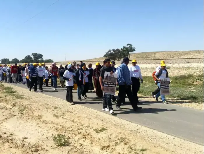 צעדה של הפזורה הבדואית שיצאה מאיזה כפר ליד באר שבע, מרץ 2015 (שי מכלוף) צעדה של הפזורה הבדואית שיצאה מאיזה כפר ליד באר שבע, מרץ 2015 (שי מכלוף)