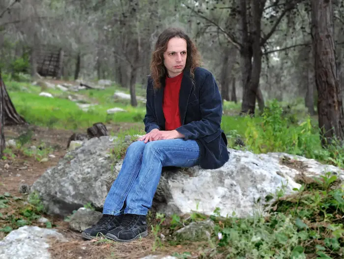אמיר חצרוני (ראובן קסטרו) אמיר חצרוני (ראובן קסטרו)