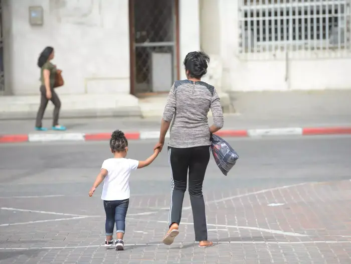 מבקשי מקלט בדרום תל אביב, מרץ 2015 (ראובן קסטרו) מבקשי מקלט בדרום תל אביב, מרץ 2015 (ראובן קסטרו)