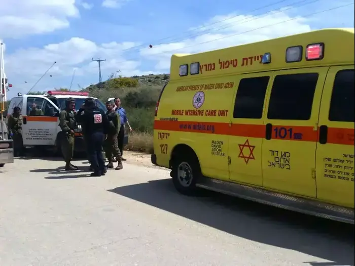 אירוע דקירת חייל סמוך לגדר המערכת, ליד אורנית. אפריל (מד"א) אירוע דקירת חייל סמוך לגדר המערכת, ליד אורנית. אפריל (מד"א)