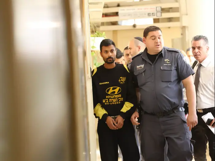 ערן נגאוקר משתחרר עם ניב אסרף, בית המשפט השלום בירושלים אפריל 2015 (טלי מאייר ) ערן נגאוקר משתחרר עם ניב אסרף, בית המשפט השלום בירושלים אפריל 2015 (טלי מאייר )