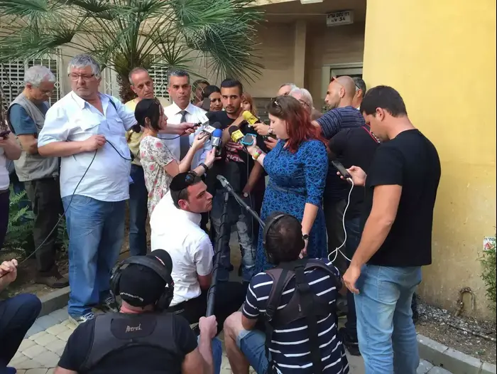 מסע"ת מחוץ לביתו של ניב אסרף, באר שבע. אפריל 2015 (מערכת וואלה! NEWS , בני בן סימון) מסע"ת מחוץ לביתו של ניב אסרף, באר שבע. אפריל 2015 (מערכת וואלה! NEWS , בני בן סימון)