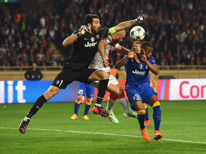 ג'אנלואיג'י בופון שוער יובנטוס (שמאל) (GettyImages) ג'אנלואיג'י בופון שוער יובנטוס (שמאל) (GettyImages)
