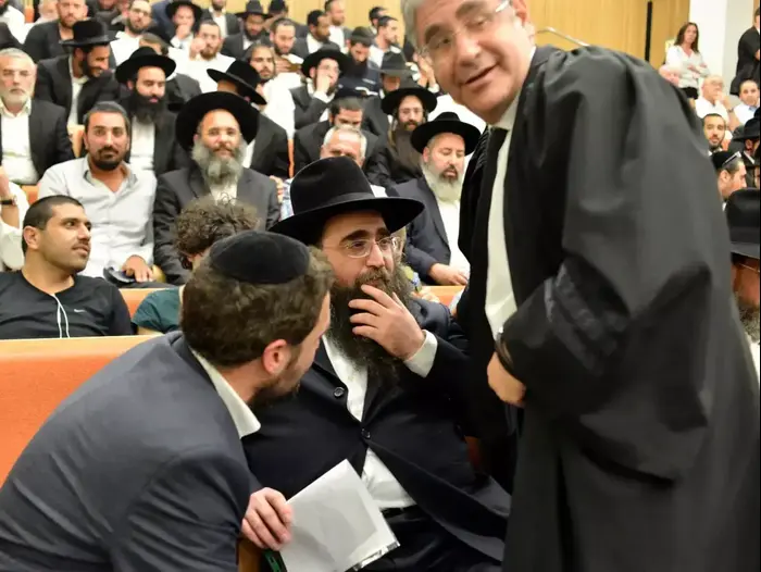 הרב יאשיהו פינט, בית המשפט המחוזי תל אביב, אפריל 2015 (ניב אהרונסון)