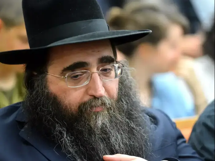 הרב יאשיהו פינט, בית המשפט המחוזי תל אביב, אפריל 2015 (ניב אהרונסון) הרב יאשיהו פינט, בית המשפט המחוזי תל אביב, אפריל 2015 (ניב אהרונסון)