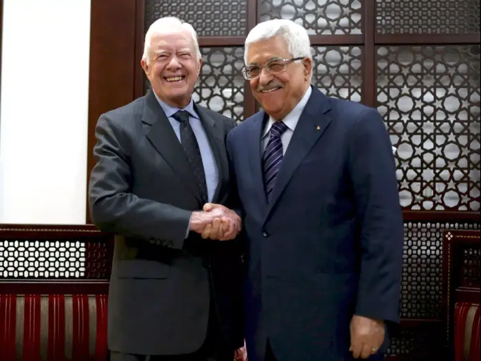 נשיא ארצות הברית לשעבר, ג'ימי קרטר, יו"ר הרשות אבו מאזן וראשת ממשלת נורבגיה לשעבר, גרו הארלם ברונדטלנד בפגישה ברמאללה 02 מאי 2015 (רויטרס) נשיא ארצות הברית לשעבר, ג'ימי קרטר, יו"ר הרשות אבו מאזן וראשת ממשלת נורבגיה לשעבר, גרו הארלם ברונדטלנד בפגישה ברמאללה 02 מאי 2015 (רויטרס)