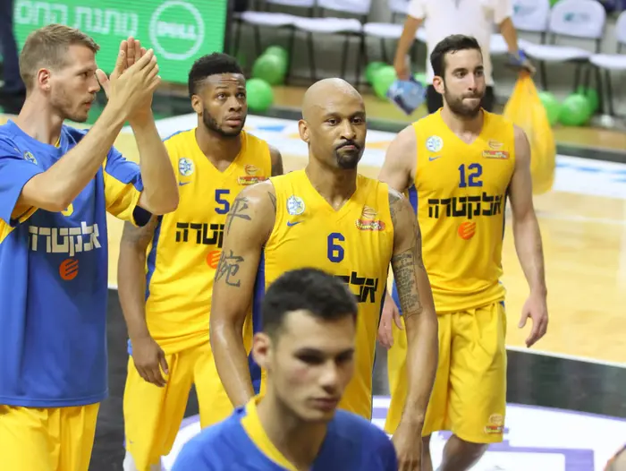 שחקני מכבי תל אביב (אדריאן הרבשטיין) שחקני מכבי תל אביב (אדריאן הרבשטיין)