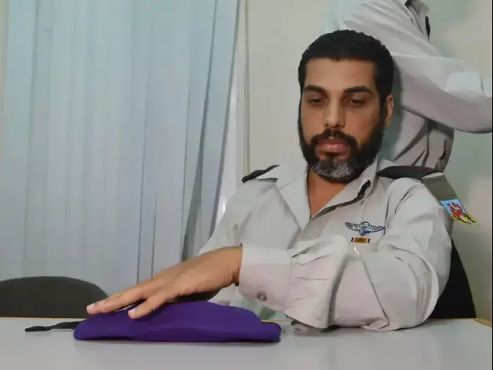 לירן חג'בי מג"ד צבר לשעבר בהקראת כתב האישום נגדו בבית הדין הצבאי בקירייה, אפריל 2015 (ניב אהרונסון) לירן חג'בי מג"ד צבר לשעבר בהקראת כתב האישום נגדו בבית הדין הצבאי בקירייה, אפריל 2015 (ניב אהרונסון)