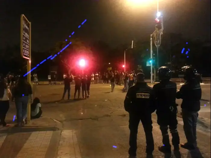 הפגנת יוצאי העדה האתיופית בראשון לציון 09 מאי 2015 (מערכת וואלה! NEWS , אבי אשכנזי) הפגנת יוצאי העדה האתיופית בראשון לציון 09 מאי 2015 (מערכת וואלה! NEWS , אבי אשכנזי)