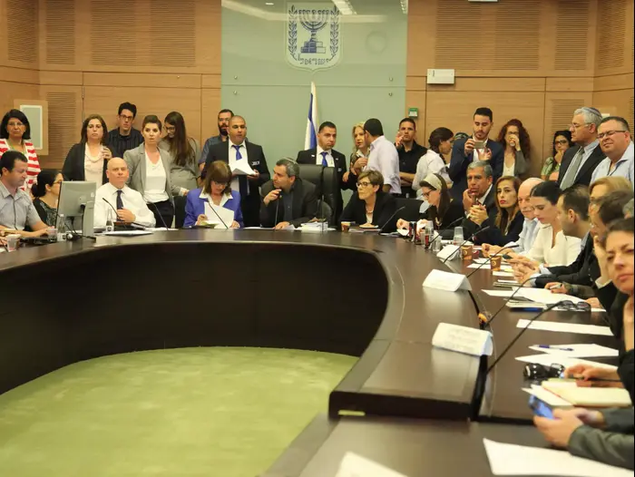 דיוני הוועדה המסדרת בכנסת בראשות ח"כ זאב אלקין, מאי 2015 (יח"צ , דוברות הכנסת) דיוני הוועדה המסדרת בכנסת בראשות ח"כ זאב אלקין, מאי 2015 (יח"צ , דוברות הכנסת)