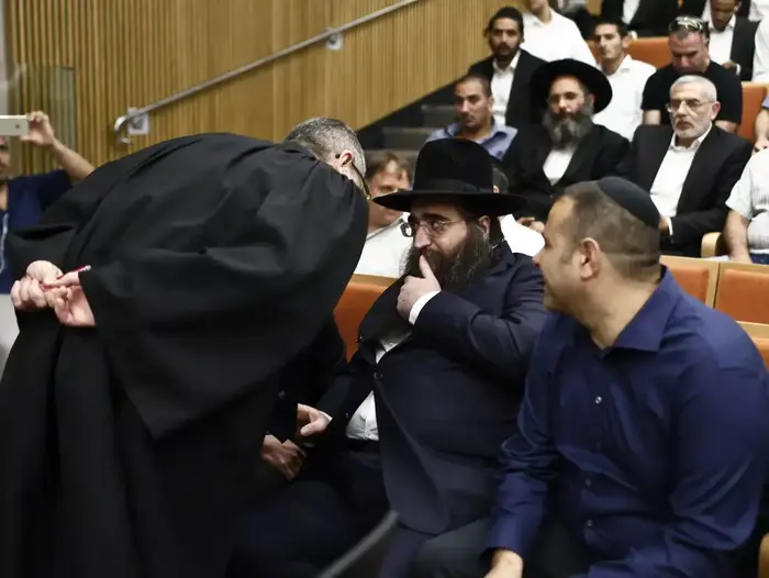 גזר דין לרב יאשיהו פינטו, מחוזי תל אביב מאי 2015 (מגד גוזני) גזר דין לרב יאשיהו פינטו, מחוזי תל אביב מאי 2015 (מגד גוזני)