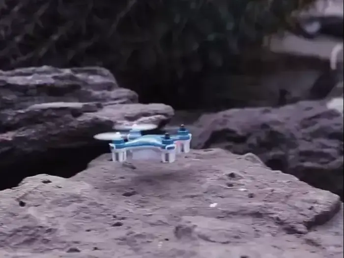 רחפן כיס (צילום מסך , יוטיוב) רחפן כיס (צילום מסך , יוטיוב)
