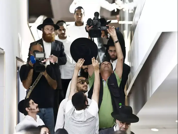 גזר דין לרב יאשיהו פינטו, מאי 2015 (מגד גוזני) גזר דין לרב יאשיהו פינטו, מאי 2015 (מגד גוזני)