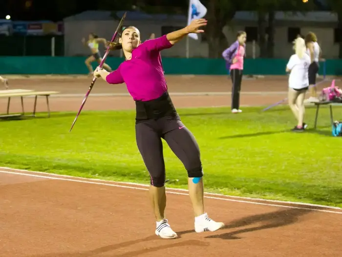 מרגריטה דורוז'ון מטילת כידון (יותם רונן) מרגריטה דורוז'ון מטילת כידון (יותם רונן)