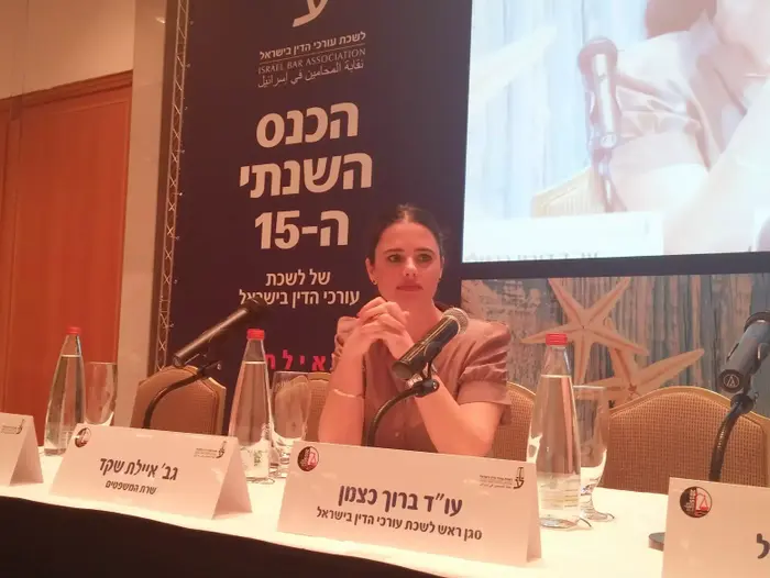 שרת המשפטים איילת שקד בכנס לשכת עורכי הדין באילת, מאי 2015 (יח"צ , משרד המשפטים) שרת המשפטים איילת שקד בכנס לשכת עורכי הדין באילת, מאי 2015 (יח"צ , משרד המשפטים)