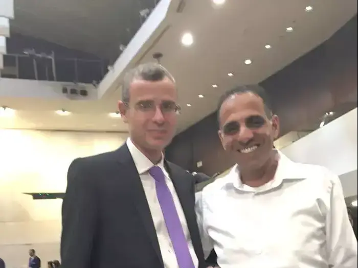 השר יריב לוין וראש המטה שלו רועי שרעבי (אתר רשמי , פייסבוק) השר יריב לוין וראש המטה שלו רועי שרעבי (אתר רשמי , פייסבוק)