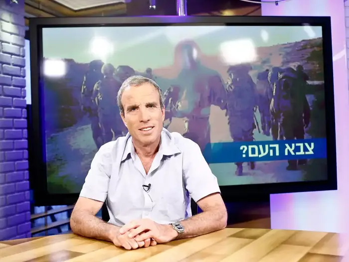 אלעזר שטרן באולפן וואלה (מגד גוזני) אלעזר שטרן באולפן וואלה (מגד גוזני)