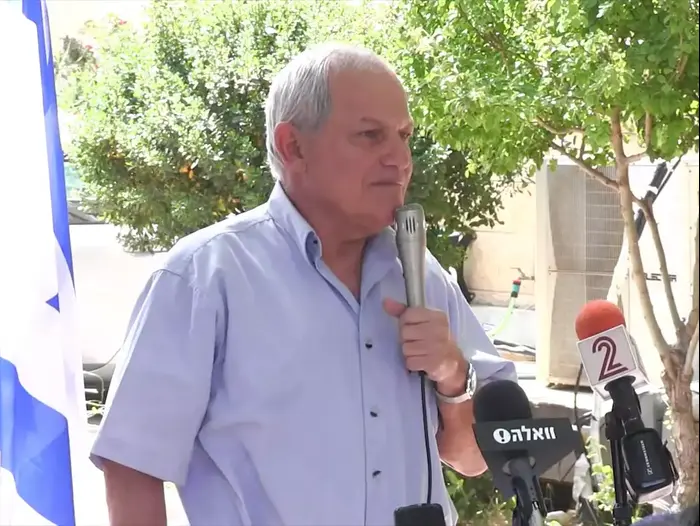 חיים כץ נכנס למשרד הרווחה (מור שאולי) חיים כץ נכנס למשרד הרווחה (מור שאולי)