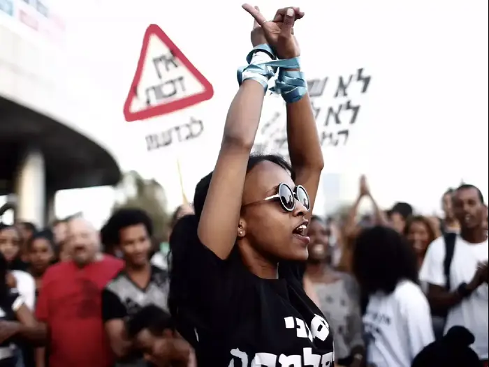 הפגנת בני העדה האתיופית, 3 ביוני 2015 (מגד גוזני) הפגנת בני העדה האתיופית, 3 ביוני 2015 (מגד גוזני)