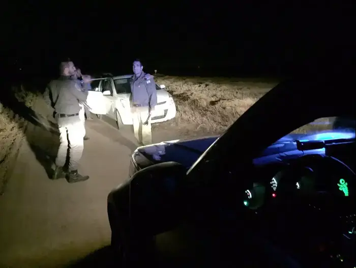 סריקות ברצועת חוף אשקלון אחרי נפילת הרקטה (מערכת וואלה! NEWS , בני בן סימון) סריקות ברצועת חוף אשקלון אחרי נפילת הרקטה (מערכת וואלה! NEWS , בני בן סימון)