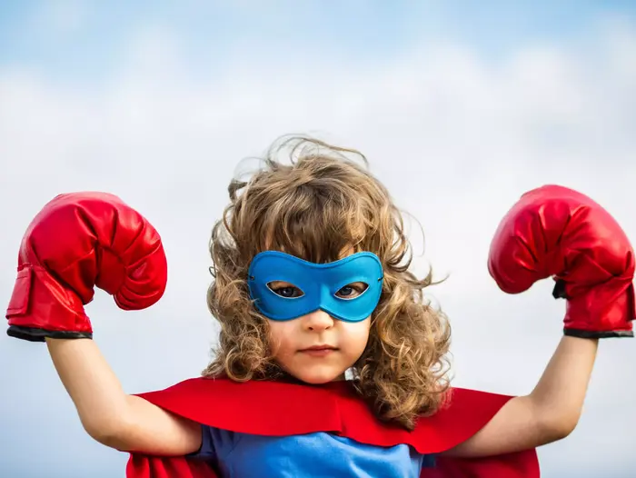 ילדה עם כפפות איגרוף (ShutterStock) ילדה עם כפפות איגרוף (ShutterStock)