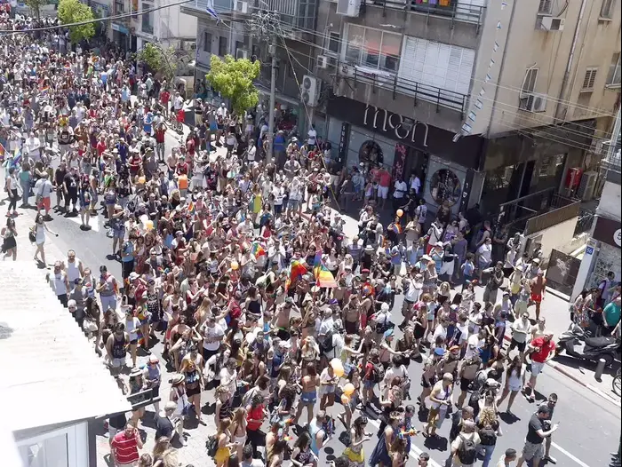 חוגגים במצעד הגאווה בתל אביב 12 יוני 2015 (מגד גוזני) חוגגים במצעד הגאווה בתל אביב 12 יוני 2015 (מגד גוזני)