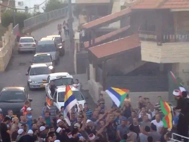 הפגנה של הדרוזים בישראל למען אחיהם בסוריה (תמונות גולשים , באדיבות ד"ר משהור ספא) הפגנה של הדרוזים בישראל למען אחיהם בסוריה (תמונות גולשים , באדיבות ד"ר משהור ספא)