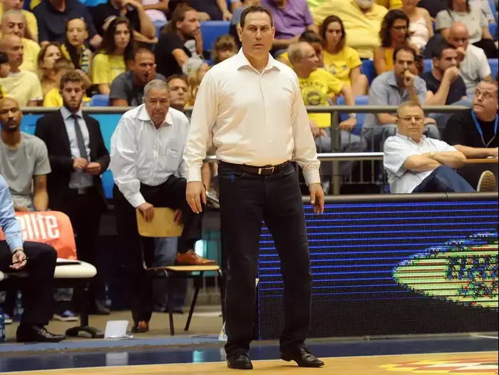 גיא גודס מאמן מכבי תל אביב (ברני ארדוב) גיא גודס מאמן מכבי תל אביב (ברני ארדוב)
