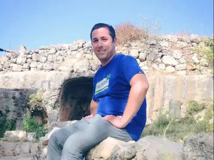 ראיון עם אהרון גונן, דוד של ההרוג בפיגוע בבנימין בשישי, דני גונן ז"ל (מערכת וואלה! NEWS) ראיון עם אהרון גונן, דוד של ההרוג בפיגוע בבנימין בשישי, דני גונן ז"ל (מערכת וואלה! NEWS)