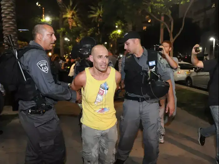 הפגנת יוצאי אתיופיה, תל אביב, 22 ביוני 2015 (ראובן קסטרו) הפגנת יוצאי אתיופיה, תל אביב, 22 ביוני 2015 (ראובן קסטרו)