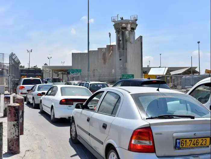 מחסום קלנדיה, יוני 2015 (ניב אהרונסון) מחסום קלנדיה, יוני 2015 (ניב אהרונסון)