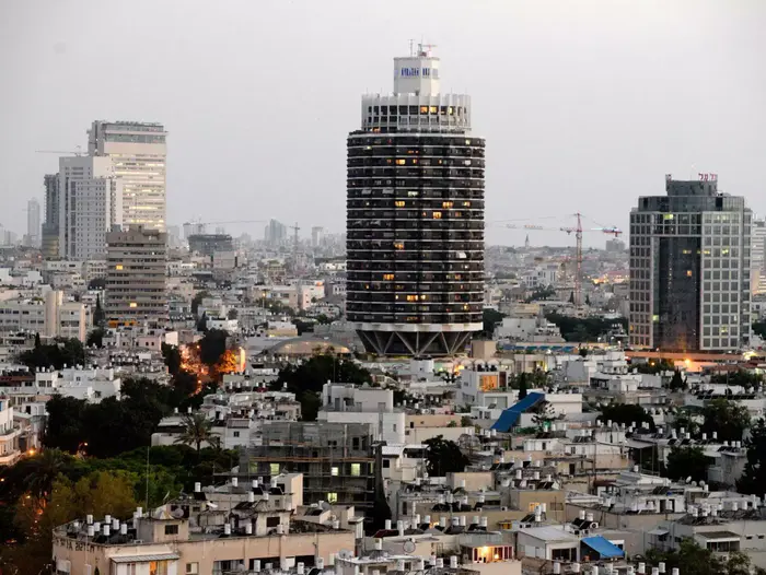 תל אביב (ראובן קסטרו) תל אביב (ראובן קסטרו)