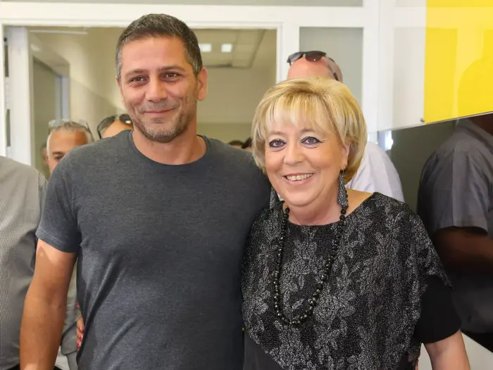 מרים פיירברג ראש עיריית נתניה עם יו"ר מכבי נתניה דורון אוסידון (קובי אליהו) מרים פיירברג ראש עיריית נתניה עם יו"ר מכבי נתניה דורון אוסידון (קובי אליהו)