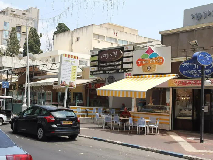 שדרות הגעתון, נהריה, יולי 2015 (אדריאן הרבשטיין)