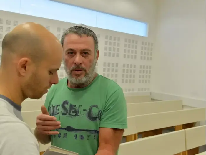 ברטו חג'ג' בהגשת כתב האישום נגדו בפרשה 512, יולי 2015 (ניב אהרונסון)