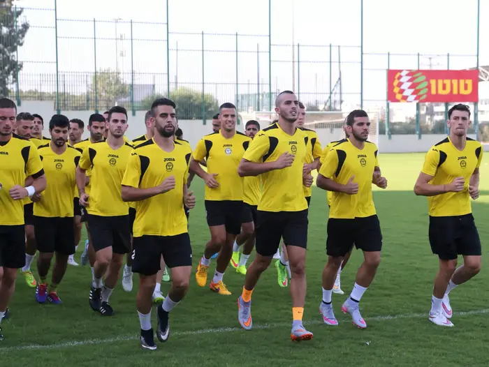 שחקני מכבי נתניה באימון (קובי אליהו) שחקני מכבי נתניה באימון (קובי אליהו)