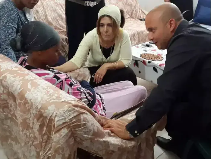 ראש עיריית אשקלון בבית משפחה מנגיסטו, 9 ביולי 2015 (יח"צ , עיריית אשקלון) ראש עיריית אשקלון בבית משפחה מנגיסטו, 9 ביולי 2015 (יח"צ , עיריית אשקלון)