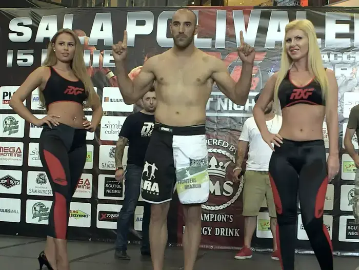 ג'קי גוש לוחם MMA מתוך הסרט "הכלוב" (יח"צ) ג'קי גוש לוחם MMA מתוך הסרט "הכלוב" (יח"צ)