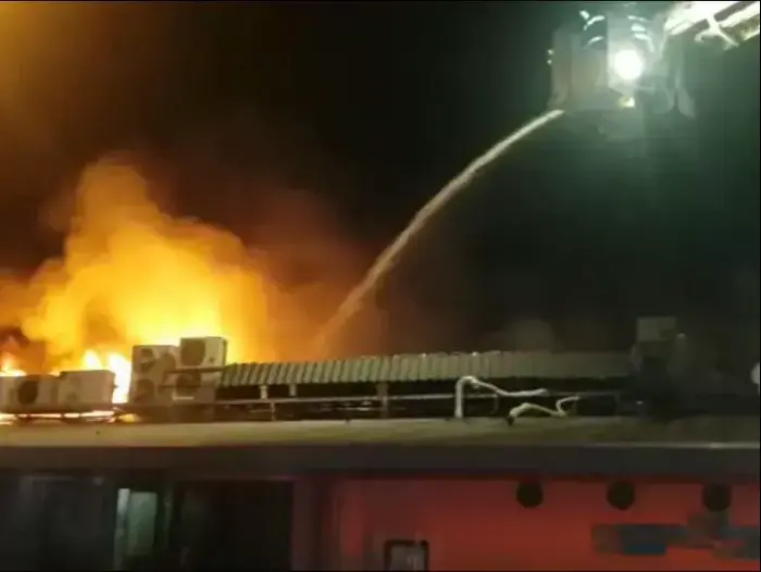 שריפה פרצה במסעדת מול ים בנמל תל אביב (מערכת וואלה! NEWS , כיבוי אש תל אביב) שריפה פרצה במסעדת מול ים בנמל תל אביב (מערכת וואלה! NEWS , כיבוי אש תל אביב)