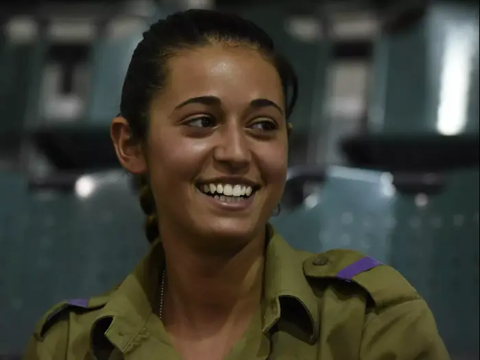 טירונות לוחמות משמר הגבול בבסיס בית חורון, יולי 2015 (ראובן קסטרו) טירונות לוחמות משמר הגבול בבסיס בית חורון, יולי 2015 (ראובן קסטרו)