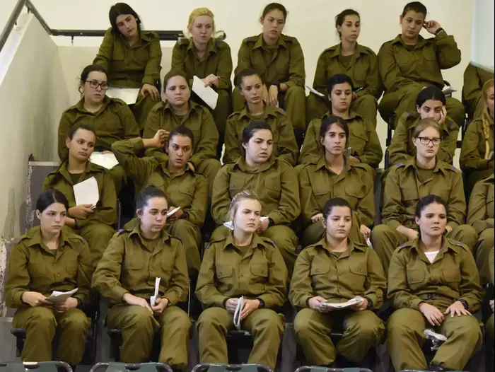 טירונות לוחמות משמר הגבול בבסיס בית חורון, יולי 2015 (ראובן קסטרו) טירונות לוחמות משמר הגבול בבסיס בית חורון, יולי 2015 (ראובן קסטרו)
