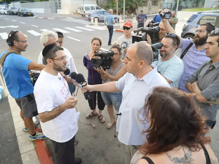 הפגנת תמיכה בנער בן ה-16 חולה הסרטן הדורש שלא יכפו עליו טיפולי כימותרפיה (ערן גילווארג) הפגנת תמיכה בנער בן ה-16 חולה הסרטן הדורש שלא יכפו עליו טיפולי כימותרפיה (ערן גילווארג)