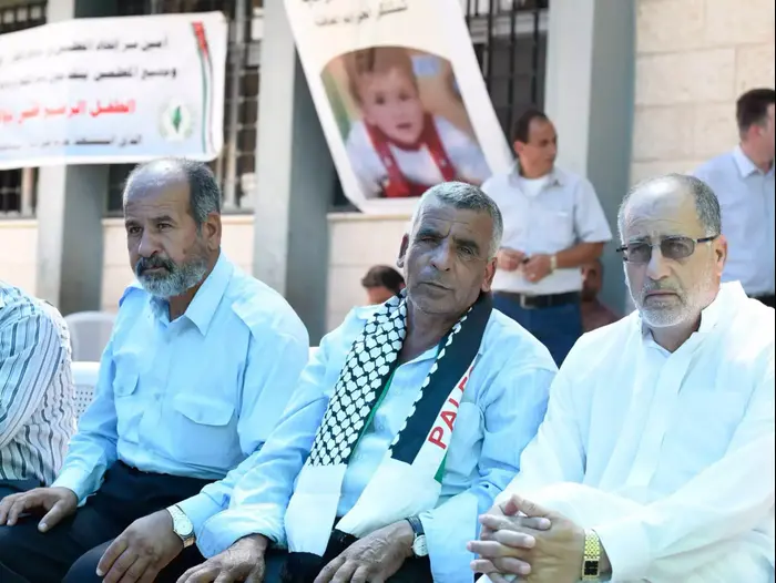 סוכת אבלים של שני הבתים שנשרפו בדומא בשומרון, אוגוסט 2015 (ראובן קסטרו) סוכת אבלים של שני הבתים שנשרפו בדומא בשומרון, אוגוסט 2015 (ראובן קסטרו)