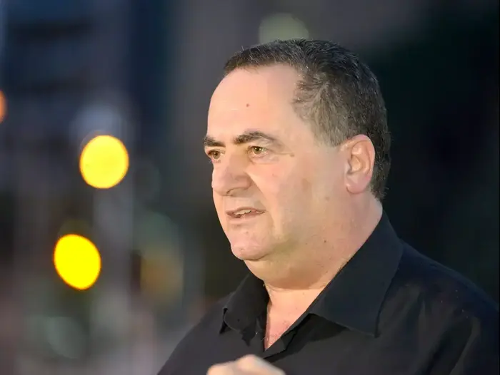 ישראל כץ, שר התחבורה, בתחילת החפירות של הרכבת הקלה בגוש דן. אוגוסט 2015 (ניב אהרונסון) ישראל כץ, שר התחבורה, בתחילת החפירות של הרכבת הקלה בגוש דן. אוגוסט 2015 (ניב אהרונסון)